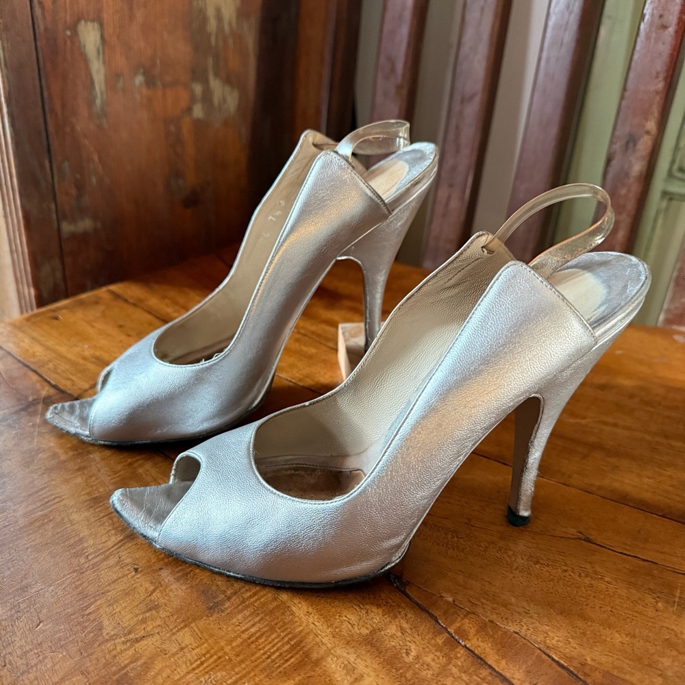 Vintage Gucci Silver Leather Slingback Heels – Size 7.5